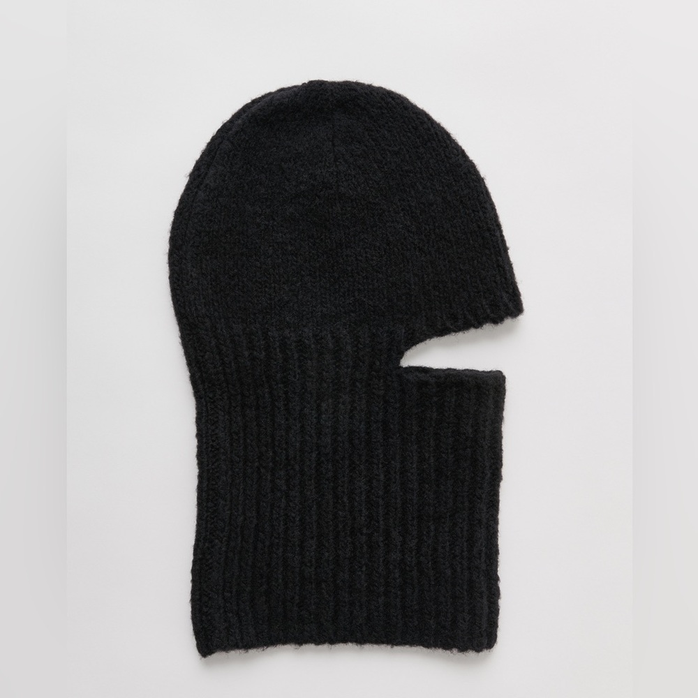 OUR LEGACY KNITTED BALACLAVA
Black Chunky Merino